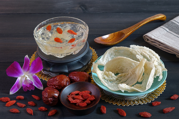 9 TÁC DỤNG CỦA YẾN SÀO, NẾU DÙNG ĐÚNG CÁCH KHÔNG KHÁC TIÊN DƯỢC