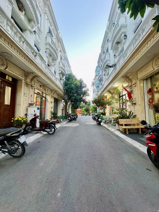 NHÀ PHỐ MẶT TIỀN NGUYỄN VĂN YẾN